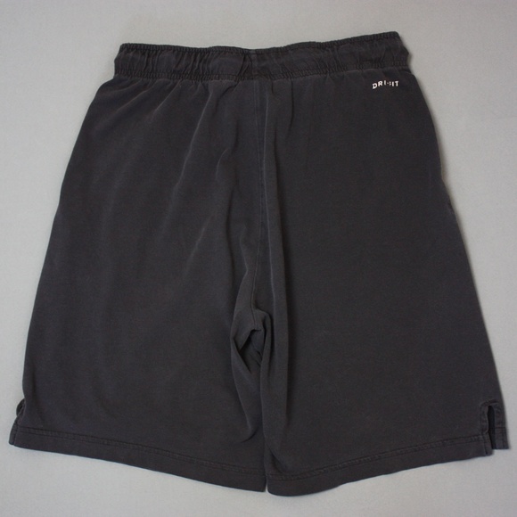 Nike shorts - Picture 2 of 2